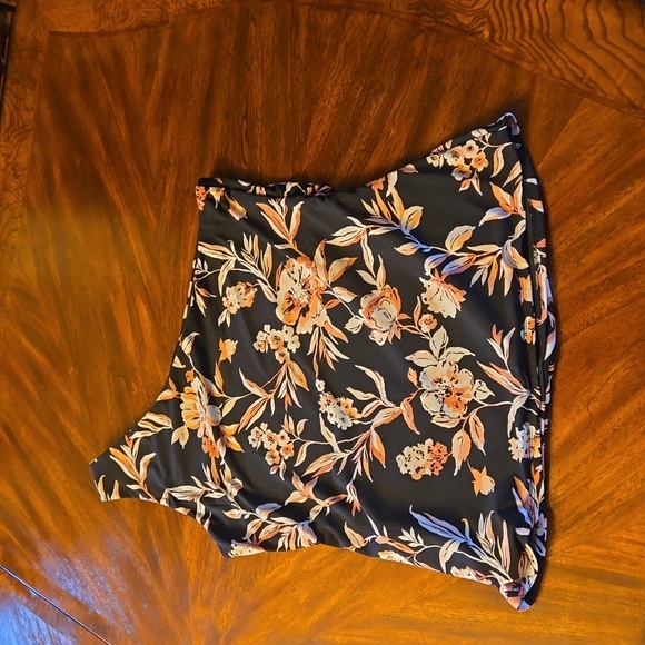 WhiteHouse Black Market one shoulder shirt - Picture 4 of 6